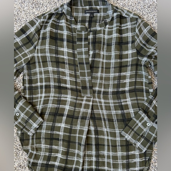 Banana Republic Olive green blouse with white and black stripes size small - Picture 5 of 9